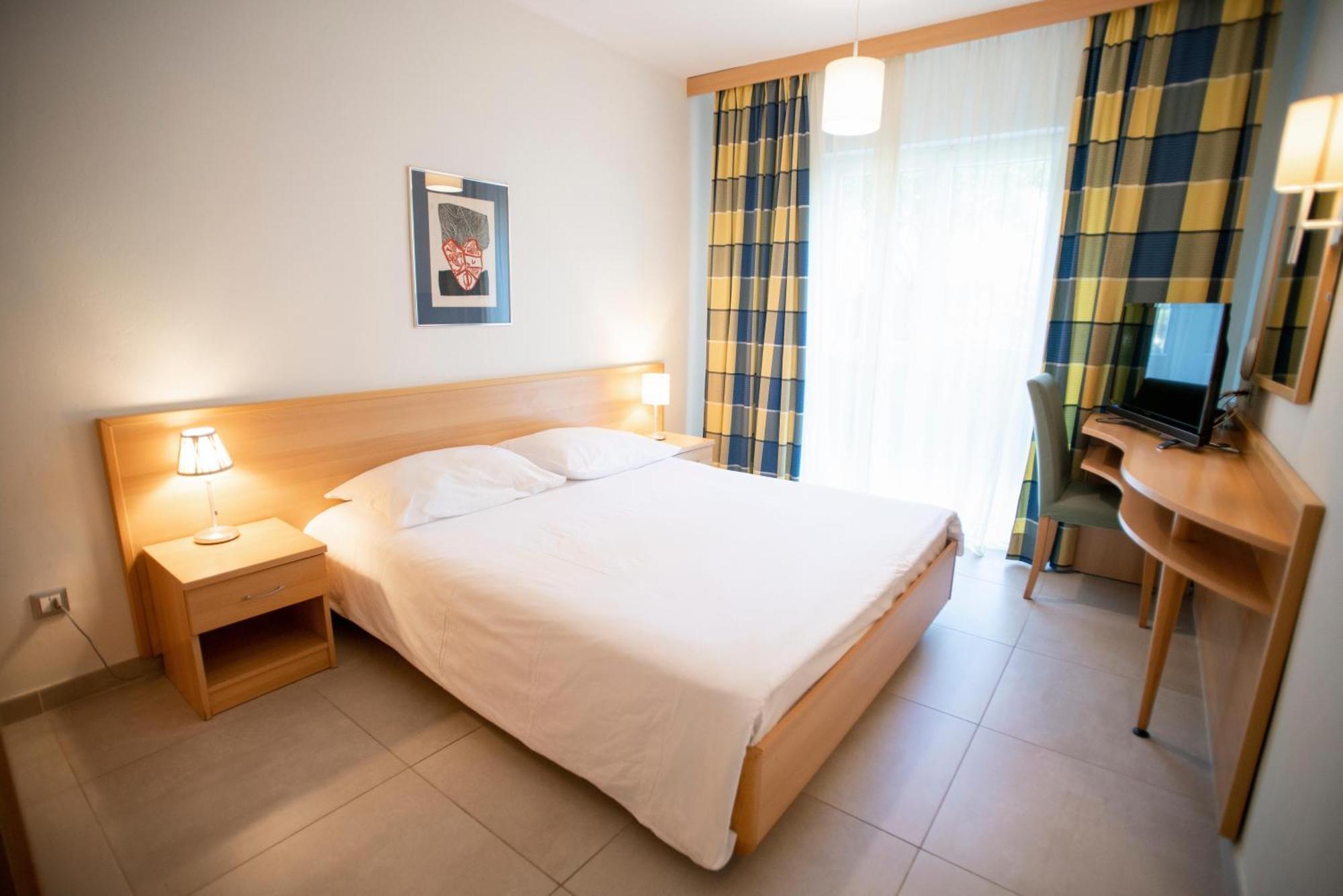 Aminess Vival Casa Velaris Hotel Supetar Exterior foto