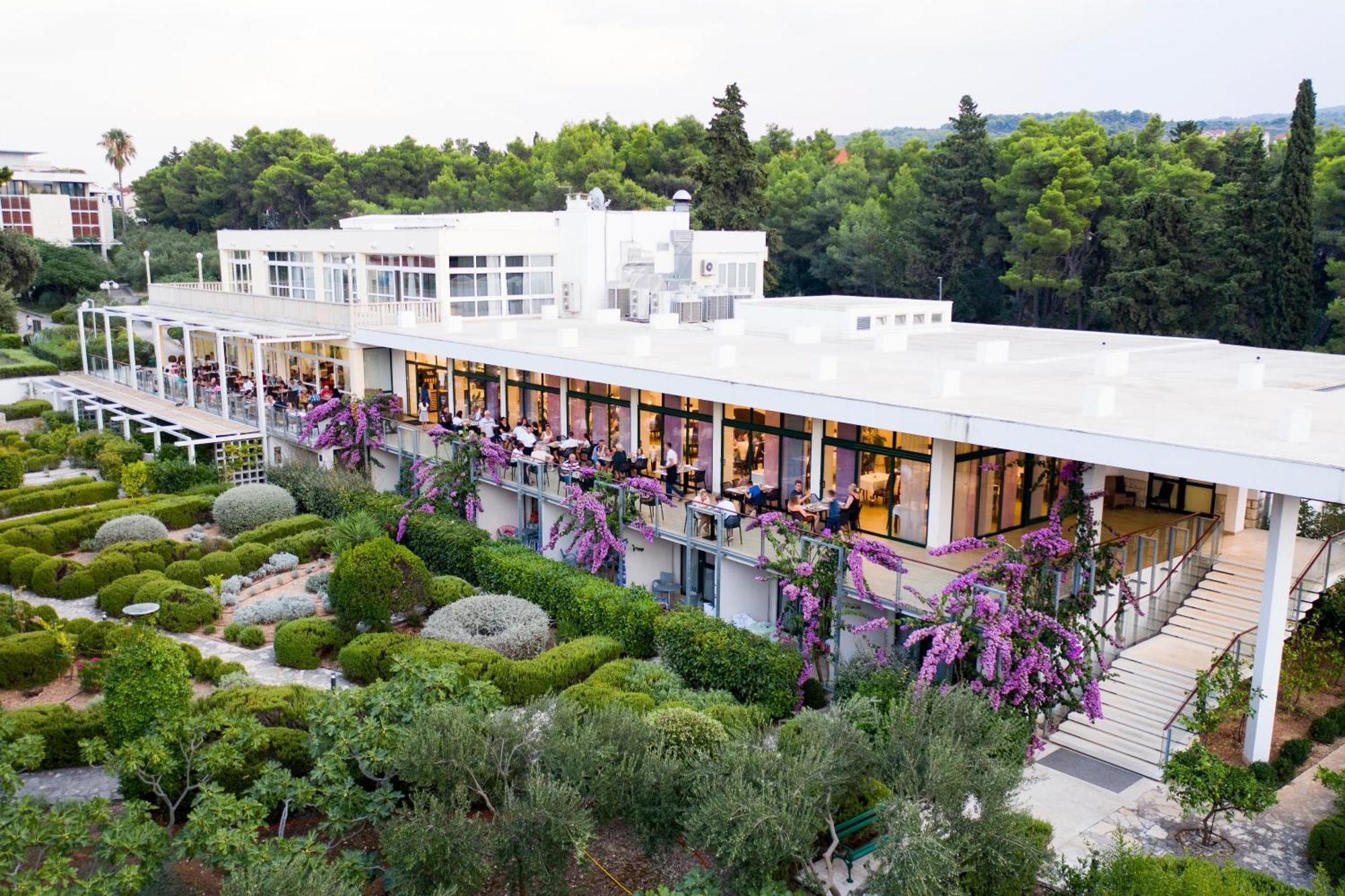 Aminess Vival Casa Velaris Hotel Supetar Exterior foto