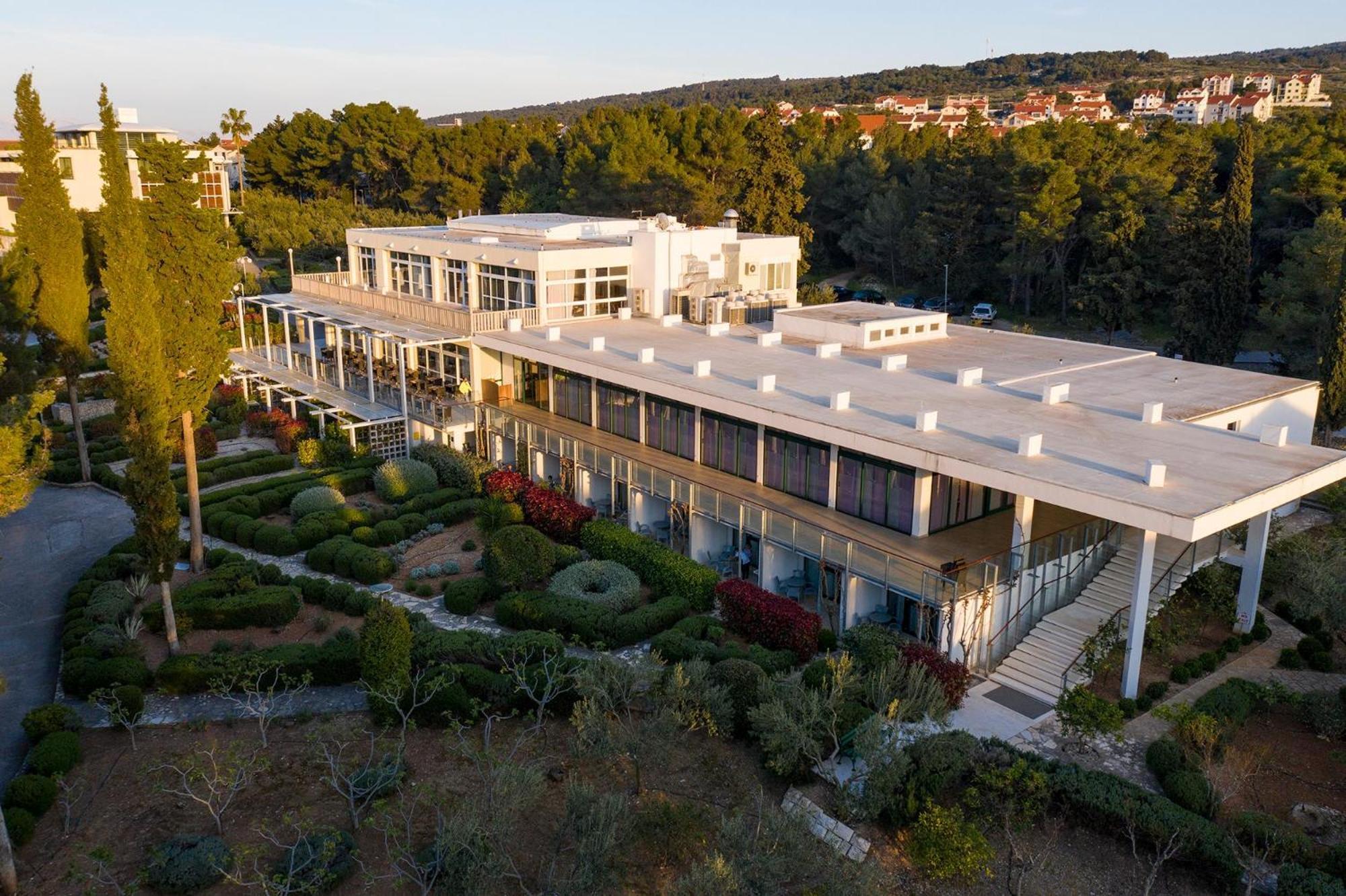 Aminess Vival Casa Velaris Hotel Supetar Exterior foto