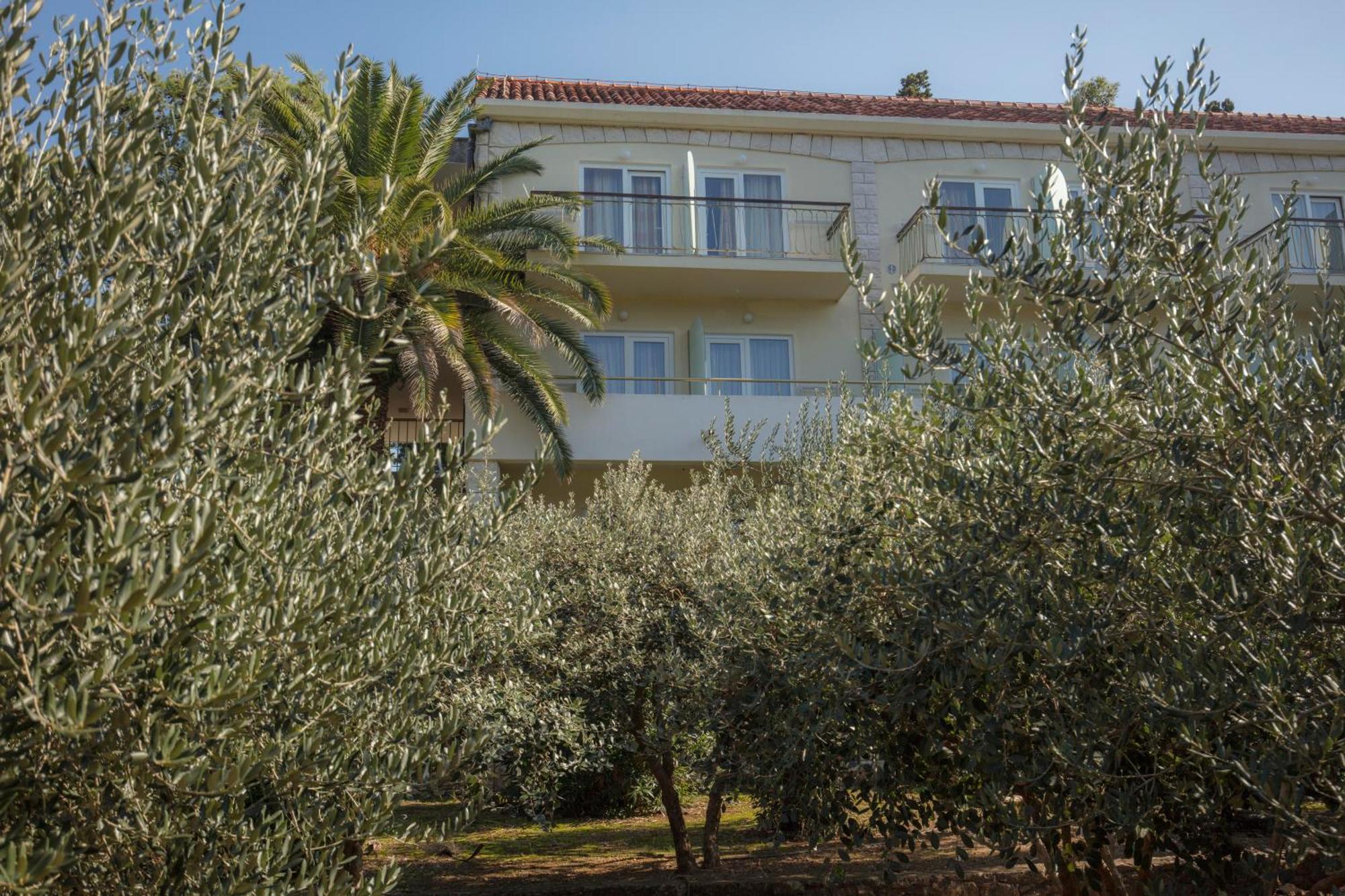 Aminess Vival Casa Velaris Hotel Supetar Exterior foto