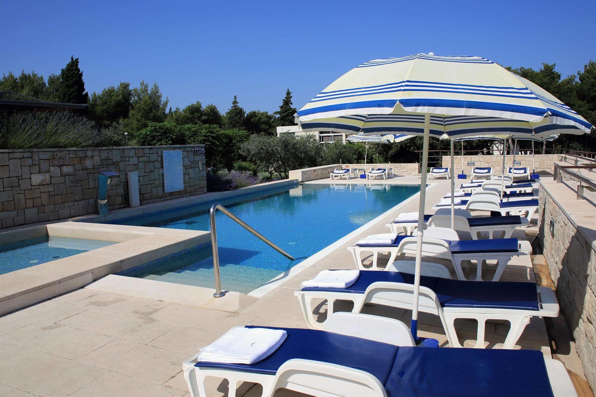 Aminess Vival Casa Velaris Hotel Supetar Exterior foto